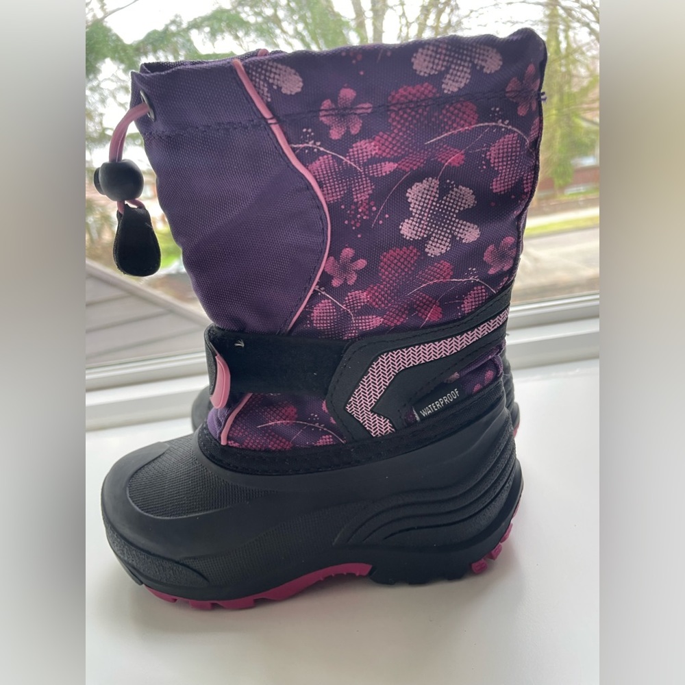 Kamik Kids’ snow boots - size 10 (toddler)